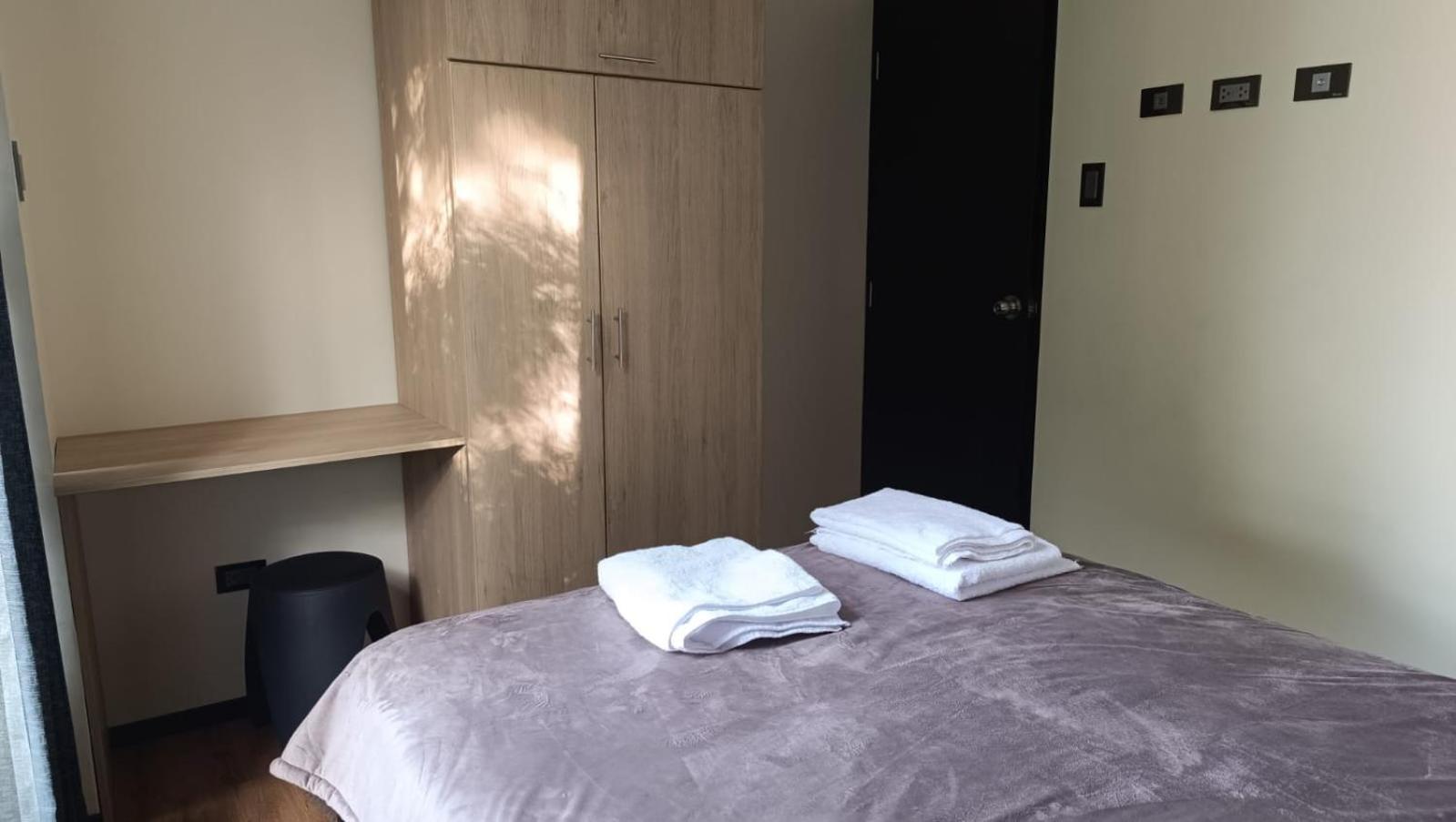 Aparments Av La Paz *